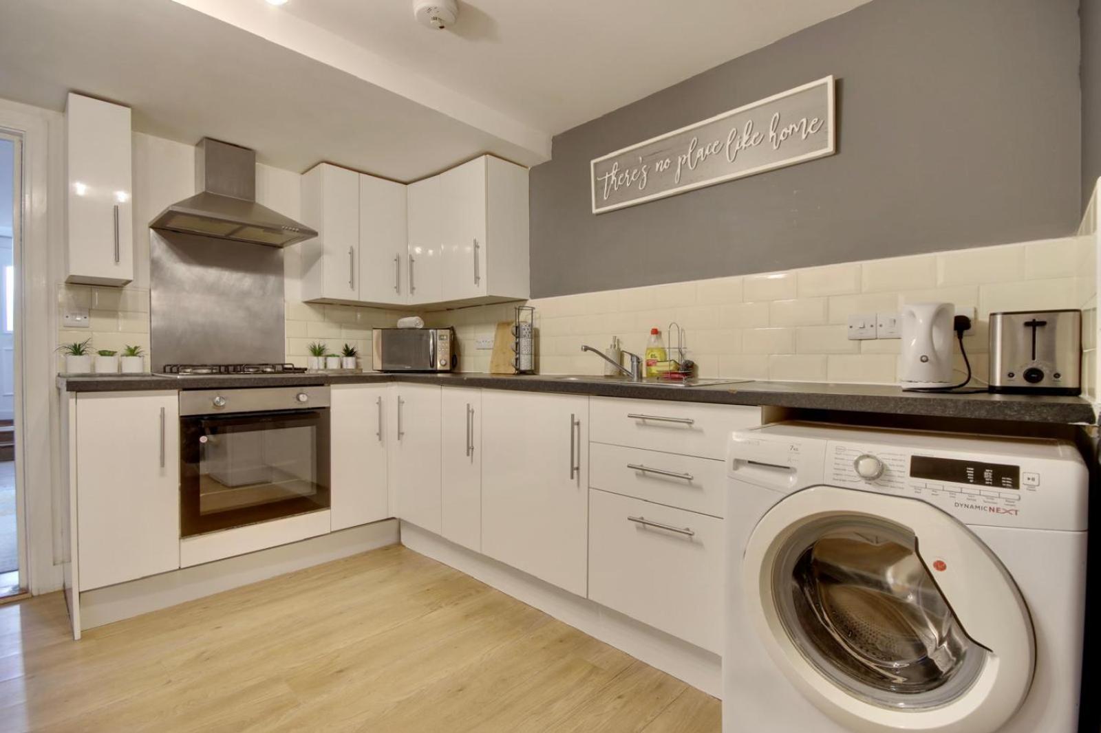 Southsea Getaway Apartment With Pool Table And Hot Tub Portsmouth Luaran gambar